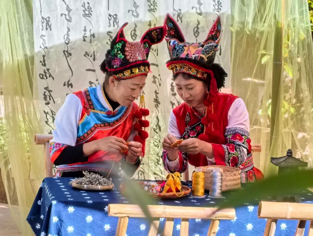 推門即是劍川年